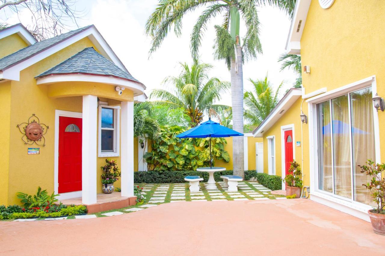 Brownstone Guesthouses Nassau Buitenkant foto