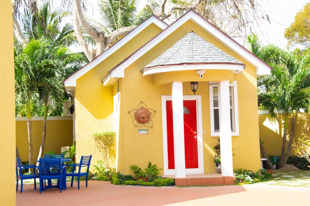 Brownstone Guesthouses Nassau Buitenkant foto