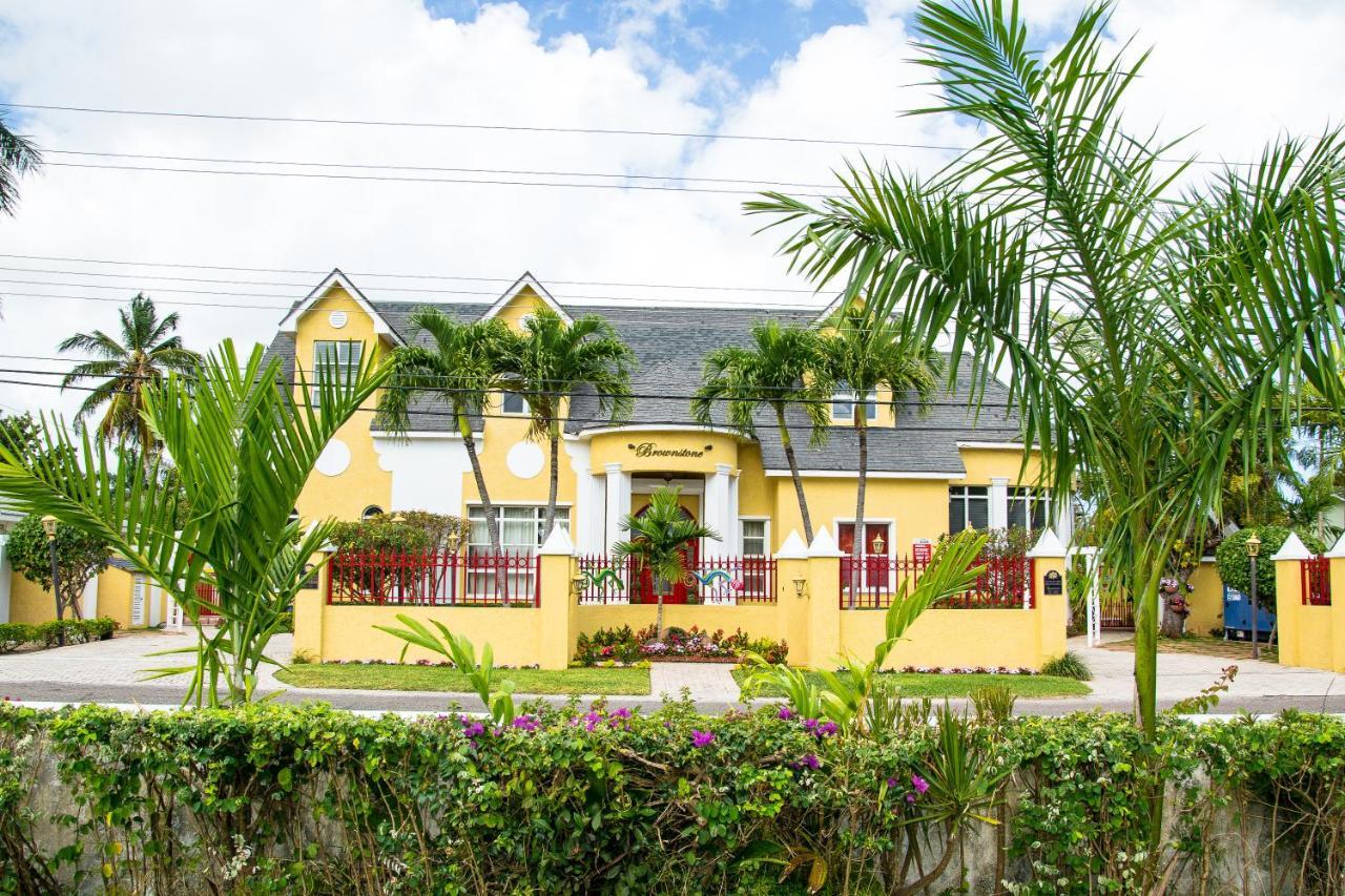 Brownstone Guesthouses Nassau Buitenkant foto