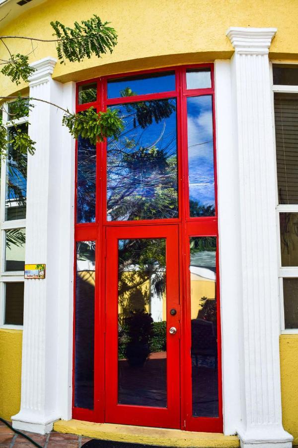 Brownstone Guesthouses Nassau Buitenkant foto